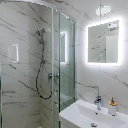 Modern Cityscape 2-bedroom Terrace *