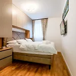 Апартаменты Modern Cityscape 2-bedroom Terrace *