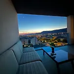 Modern Cityscape 2-bedroom Terrace Appartamento *