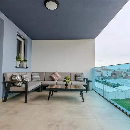 Modern Cityscape 2-bedroom Terrace Appartamento Spalato