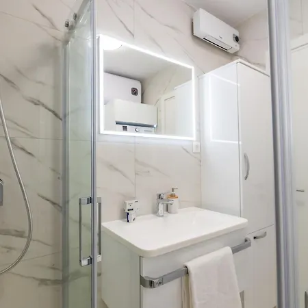 Modern Cityscape 2-bedroom Terrace