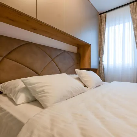 Modern Cityscape 2-bedroom Terrace 公寓