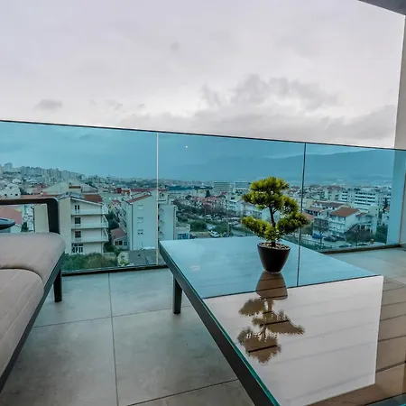 Апартаменты Modern Cityscape 2-bedroom Terrace Сплит