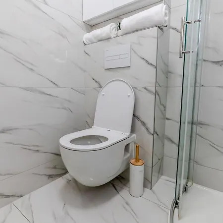 Modern Cityscape 2-bedroom Terrace *