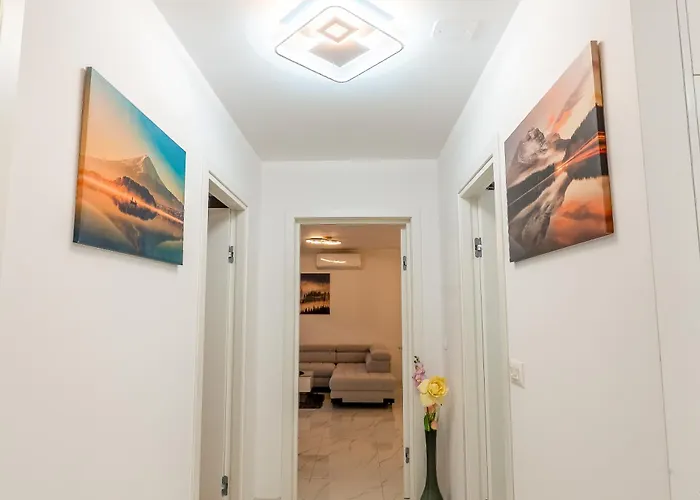 Modern Cityscape 2-bedroom Terrace Apartment