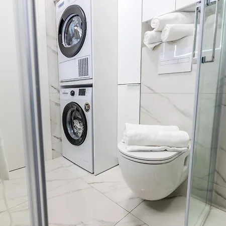 Modern Cityscape 2-bedroom Terrace Apartman *